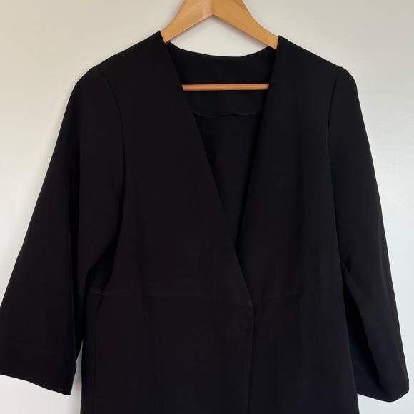 Classic Elegant Women's Suit Jacket with Single Snap Closure, Black, Size 34. - Picture 3 of 9